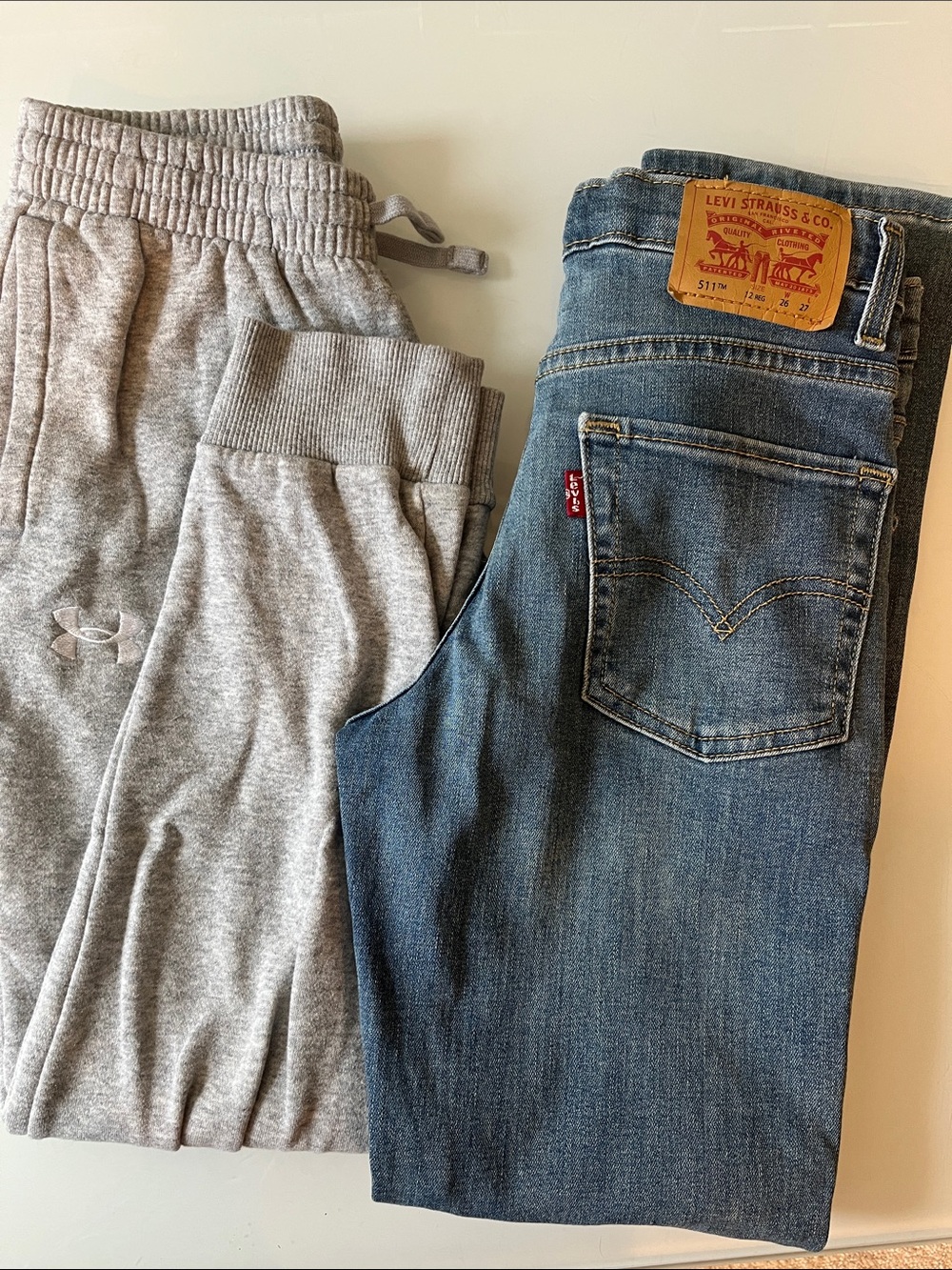 *Like New* Levi’s & UA Bundle